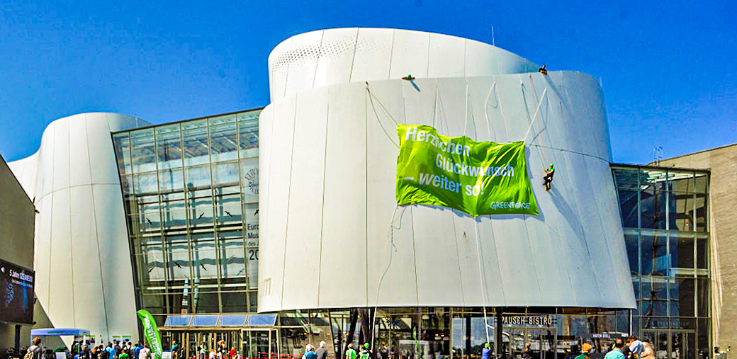 Das Ozeaneum auf der Hafeninsel