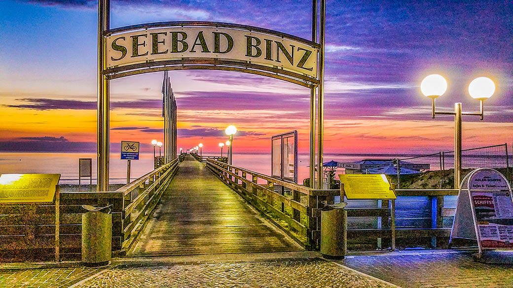 Die Binzer Seebrücke im Sonnenaufgang (03:41:44)