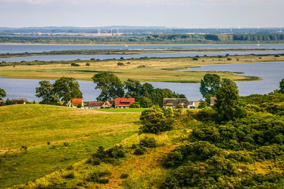 Blick vom Dornbusch auf Grieben hinüber nach Rügen